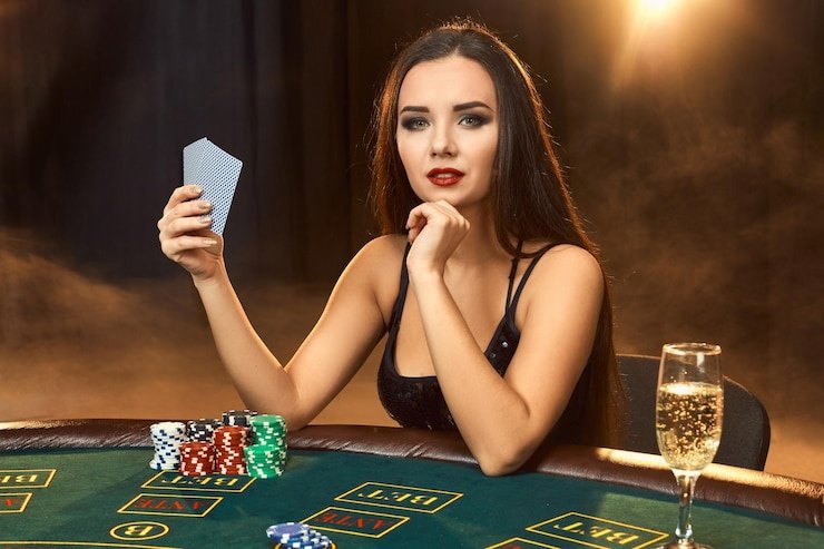 Layar permainan Fa Cai Shen Deluxe menampilkan simbol emas, koin, dan dewa kekayaan